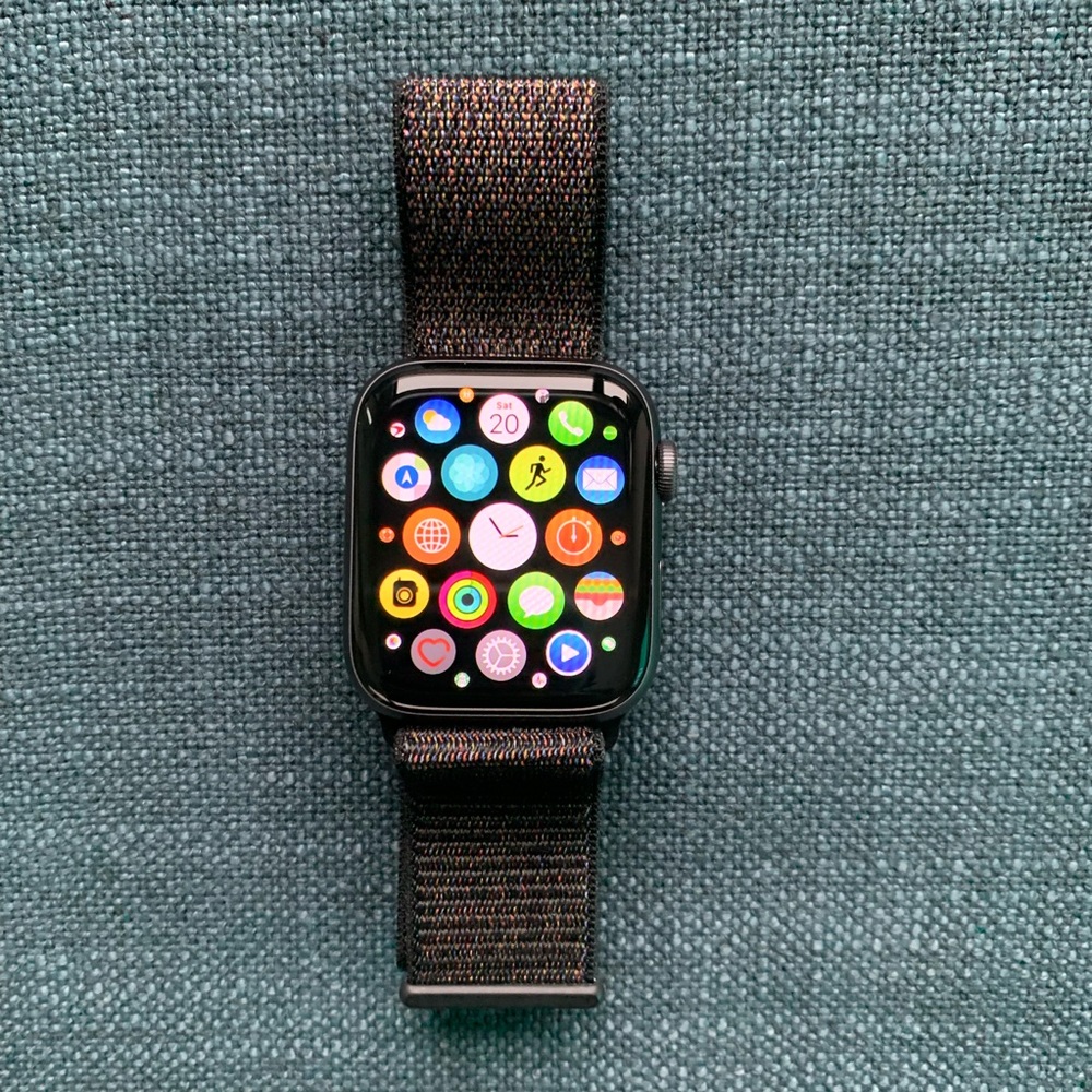 Apple Watch Series 4 (GPS + Cellular 44mm)